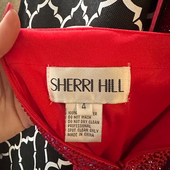 Prom Dresses - Picture 3 of 4